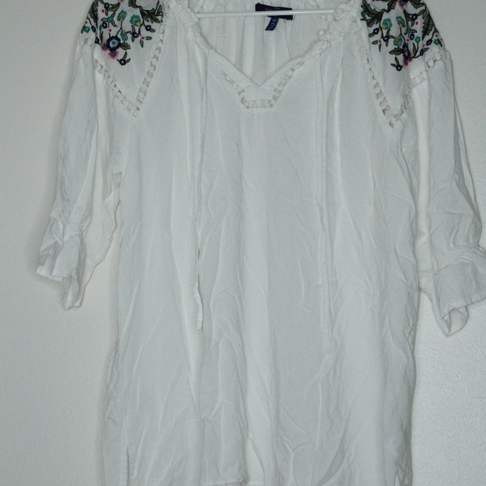 Weekend White Embroidery Blouse Sz 36